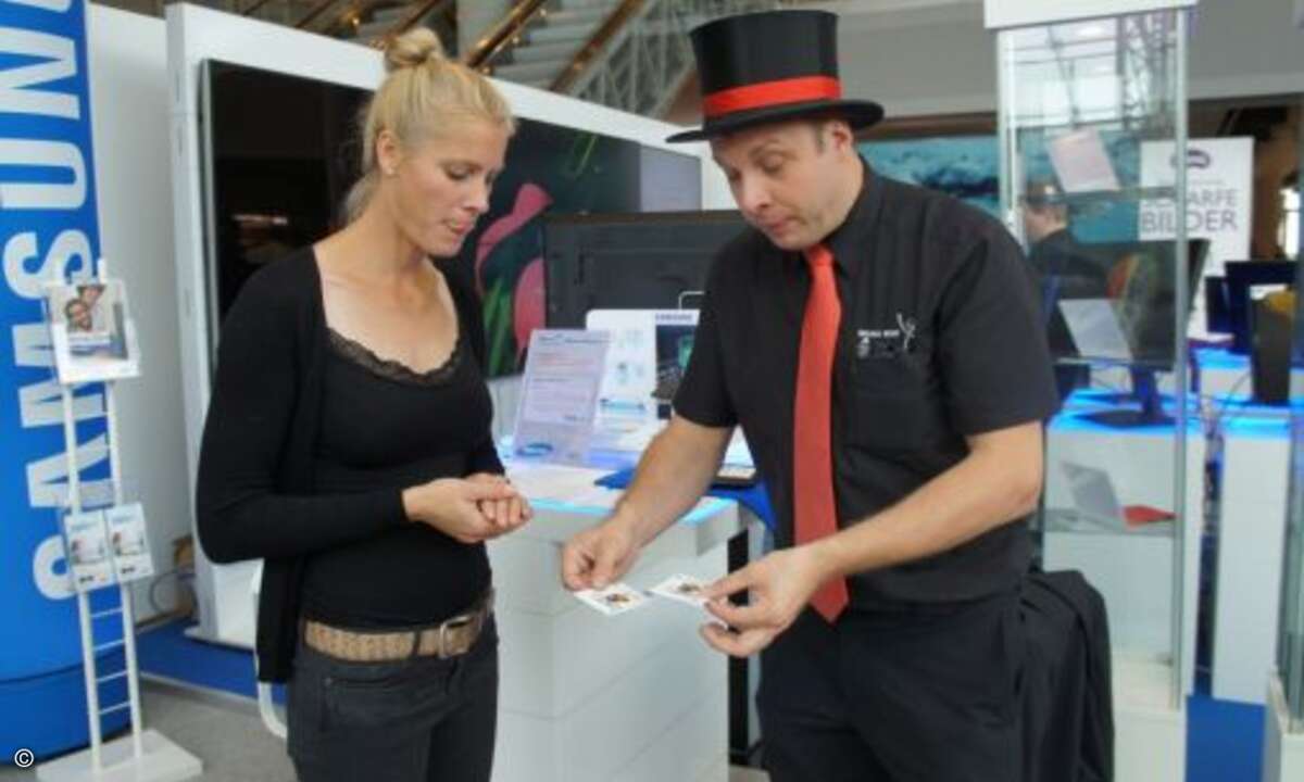 Sandra Hanel (CRN) mit Zauberer Bruno (Bild: CRN)