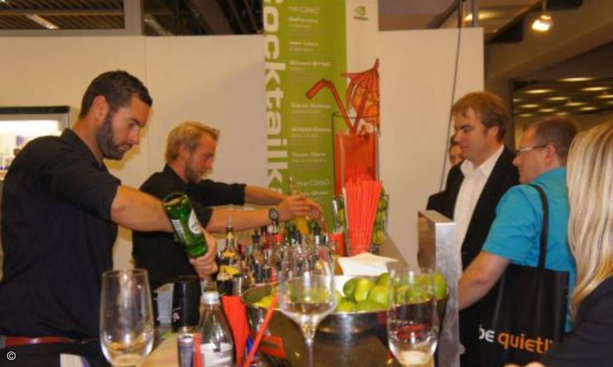 Der Whiskeymixer mixt den Whiskey an der Whiskeymixerbar (Bild: CRN)