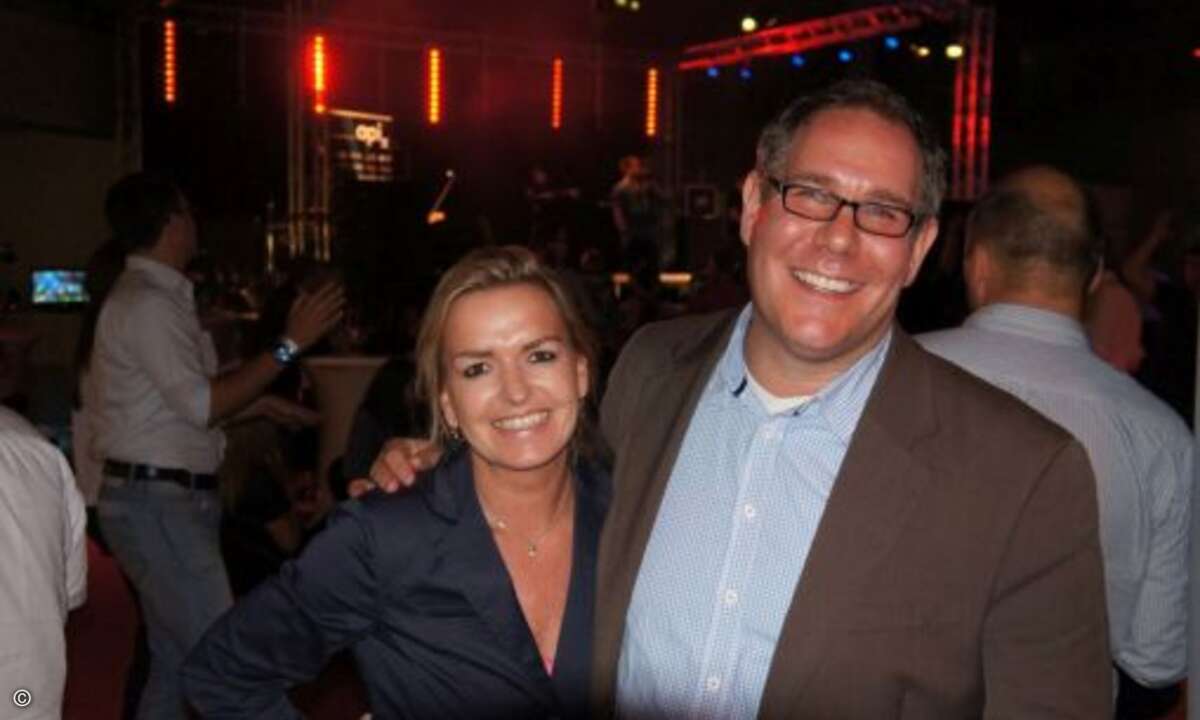 Carolin Schlüter (CRN) mit Frank Dreßen (api) (Bild: CRN)