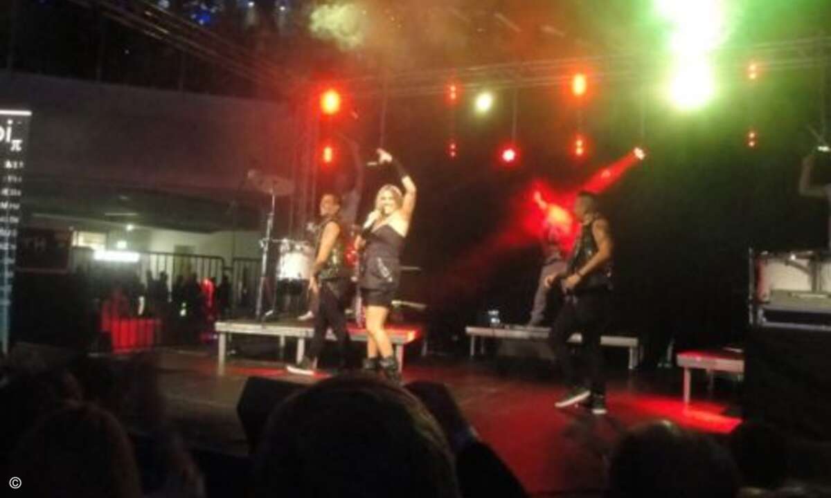 Pop-Star Cascada heizte dem Publikum ein (Bild: CRN)