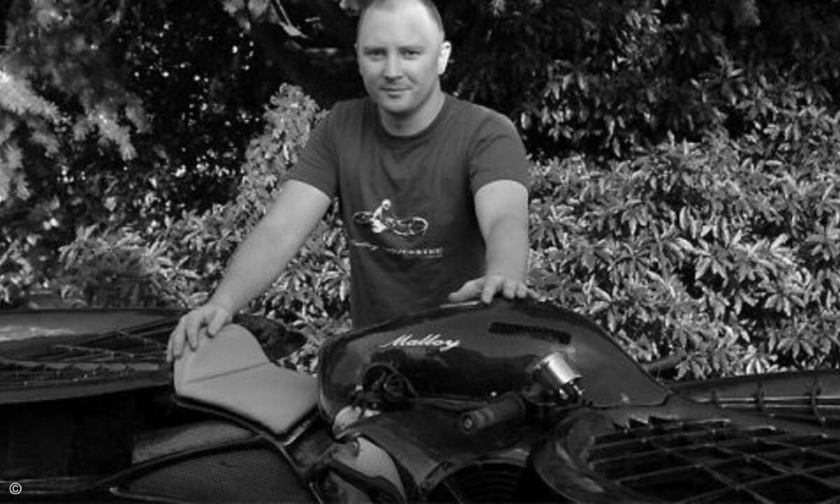 ... - dem Ingenieur Chris Malloy - eine Höhe von 3.000 Metern erreichen und 45 Minuten am Stück fliegen können. Um die Koordination des Fluggerätes stabiler und effizienter zu machen, arbeitet Malloy derzeit an einem Hoverbike ... (Foto: Malloy Aeron