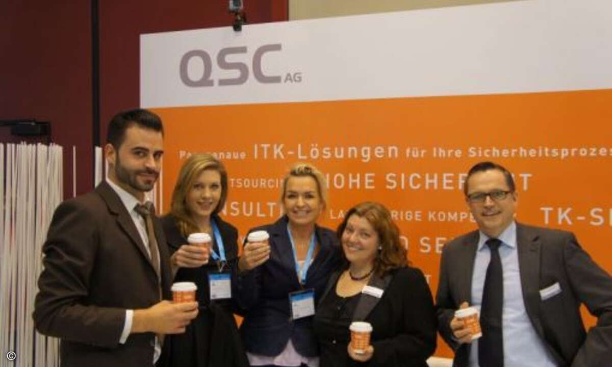 Jasin Berndt von QSC (von links), Sandra Huber (CRN), Carolin Schlüter (CRN), Nicole Kaluza (QSC), Patrick Zimmermann (QSC). (Foto: CRN)