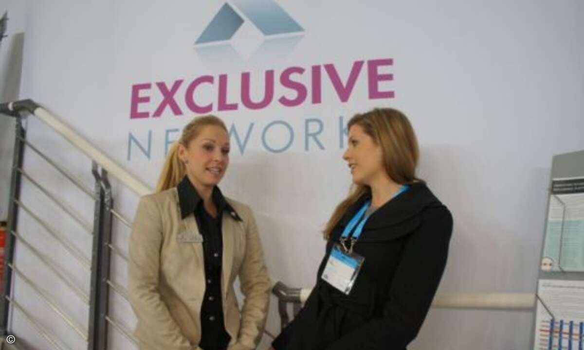 Dinah Kuke-Hartwig von Exclusive Networks (links) im Gespräch mit Sandra Huber (CRN). (Foto: CRN)
