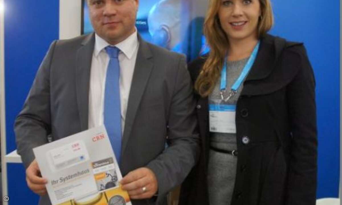 Jan Patrick Schlögell (Dell) mit Sandra Huber (CRN). (Foto: CRN)