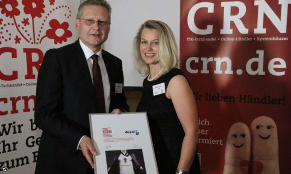 Platz 31: DexxIT (Note 2,29)/ Hans-Jürgen Schneider (DexxIT) mit Michaela Wurm (CRN) (Bild: CRN)