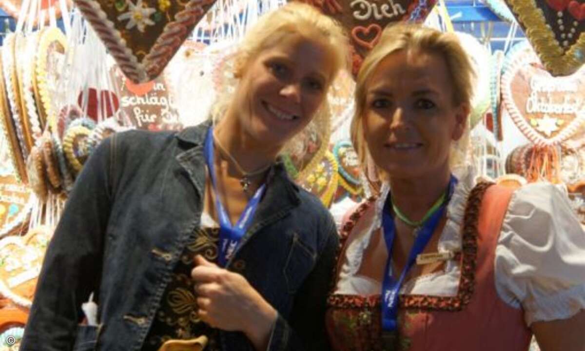 Die CRN-Wiesn-Madl Sandra Hanel und Carolin Schlüter (Foto: CRN)