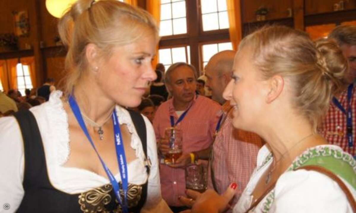 Sandra Hanel (CRN) im Gespräch mit Inge Korcak von NEC (rechts) (Foto: CRN)