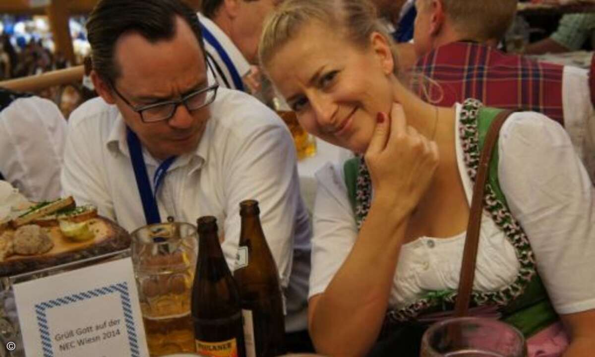 Johannes Liebl (Lewis PR) mit Inge Korcak (NEC) (Foto: CRN)