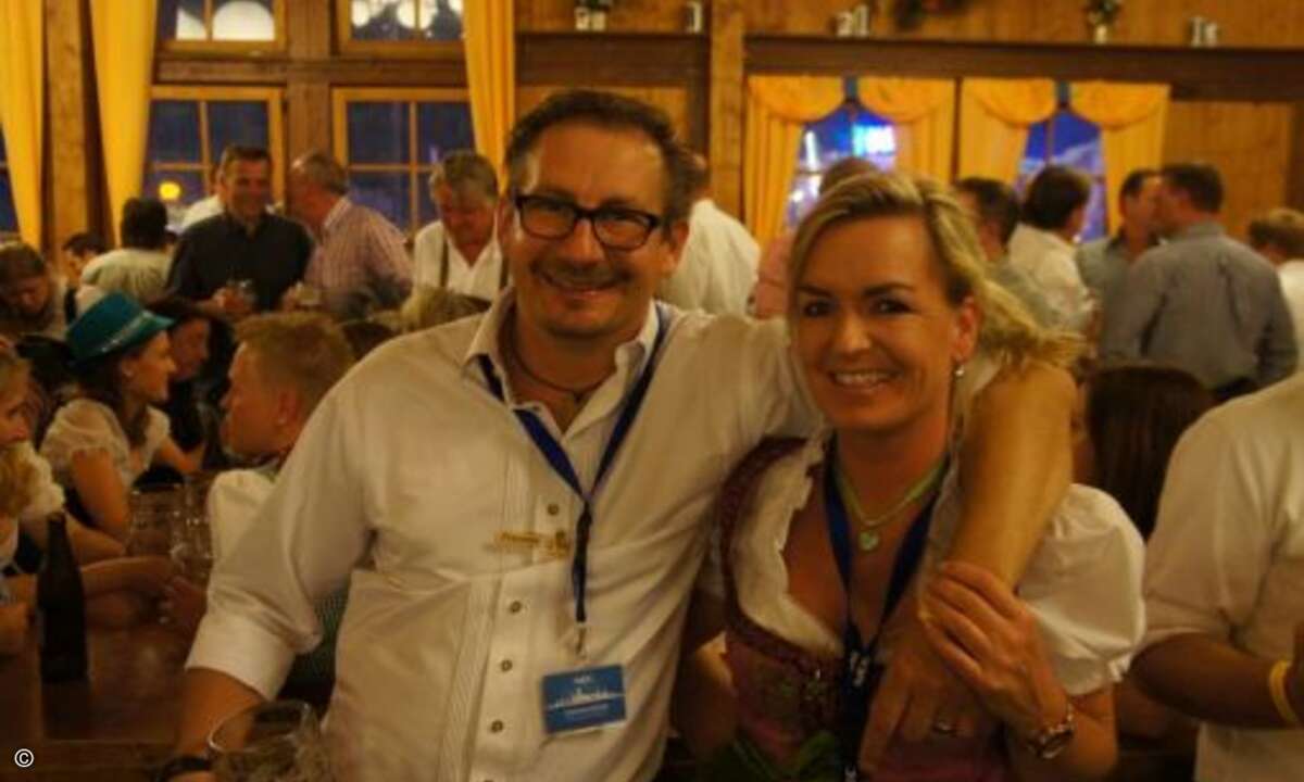 In Schunkellaune: Stephan M. Peters (NEC) und Carolin Schlüter (CRN) (Foto: CRN)