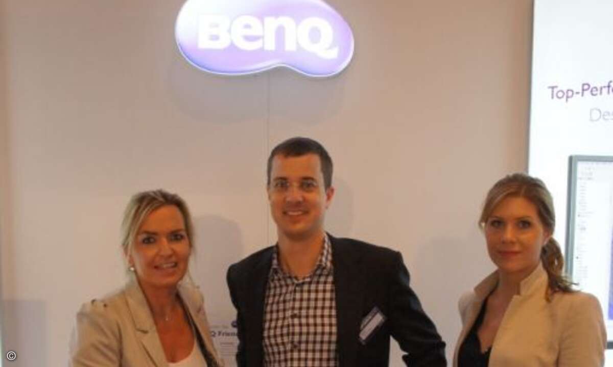 Carolin Schlüter (CRN) mit Dominik Mein (Benq) und Sandra Huber (CRN) (Bild: CRN)
