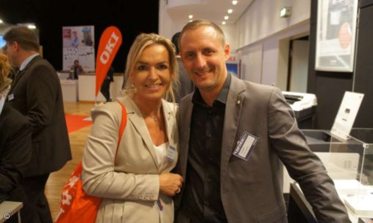 Carolin Schlüter von CRN mit Stefan Rathofer (Kyocera) (Bild: CRN)