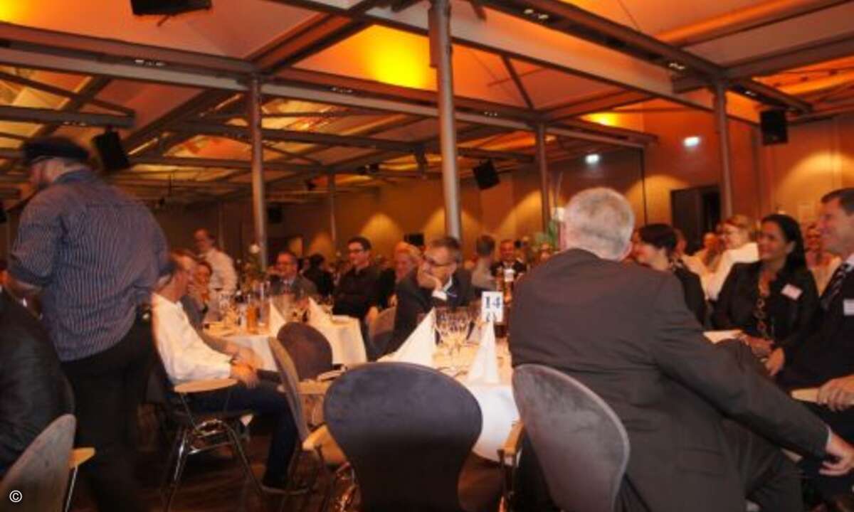 Auch am Gastgeber-Tisch mit Volker und Michael Mitlacher war die Stimmung prächtig (Bild: CRN)