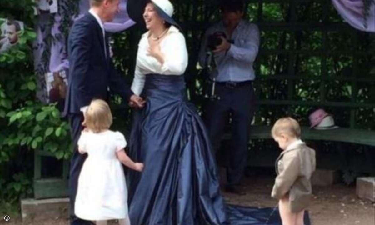 Pleiten, Pech und Pannen gehören zur Hochzeit wie das Amen zur Kirche: Kleine Sünden straft der liebe Gott bekanntlich sofort. Und größere Sünden - wie etwa vorehelicher Sex - werden mit frechen Kindern bestraft, die ihr Revier auf Mamis Hochzeitskle