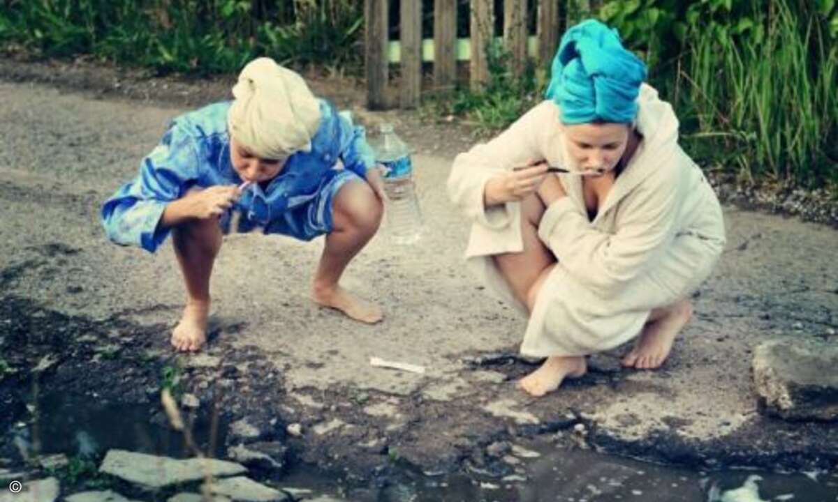 Gleichzeitig eignet sich die Wasseroberfläche auch als Spiegel (Foto: Bored Panda)
