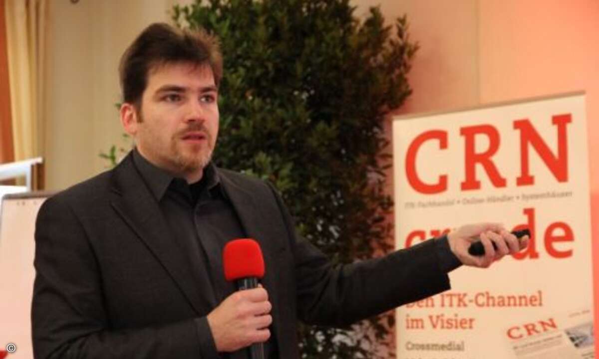Prof. Dr. Matthias Spörrle verdeutlichte den Zuhöreren, wie sehr digitale Medien unser Leben beeinflussen (Foto: A. Juranits)