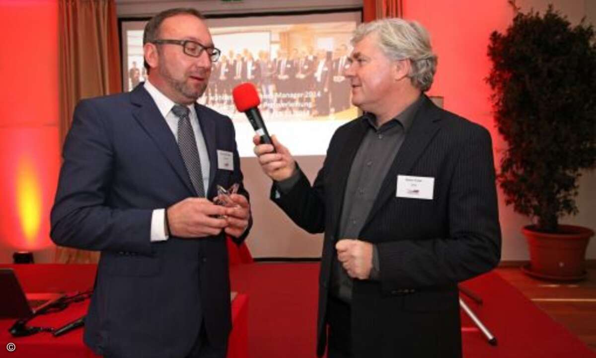 Chefredakteur Martin Fryba ließ es sich nicht nehmen, seinem ehemaligen Marathon-Kollegen Hans-Jürgen Witfeld von Herweck dessen Stern zu überreichen und ihn genauer zu befragen