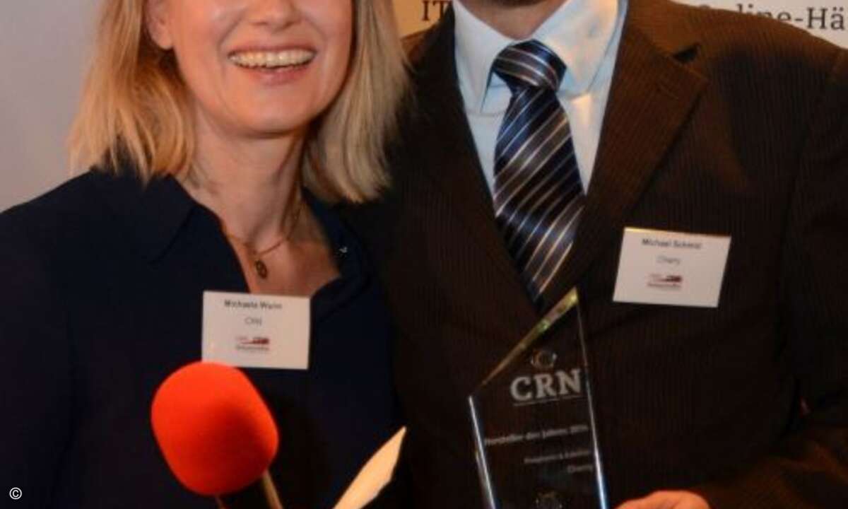 Das nennt sich Siegerlächeln. Michael Schmid von Cherry überstrahlt sogar CRN-Redakteurin Michaela Wurm