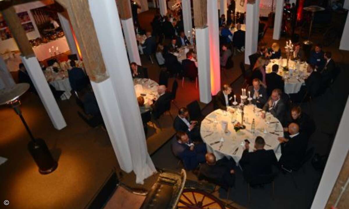 ...in das fantastisch dekorierte Kutschen- und Pferdemuseum von Gut Ising (Foto: CRN)