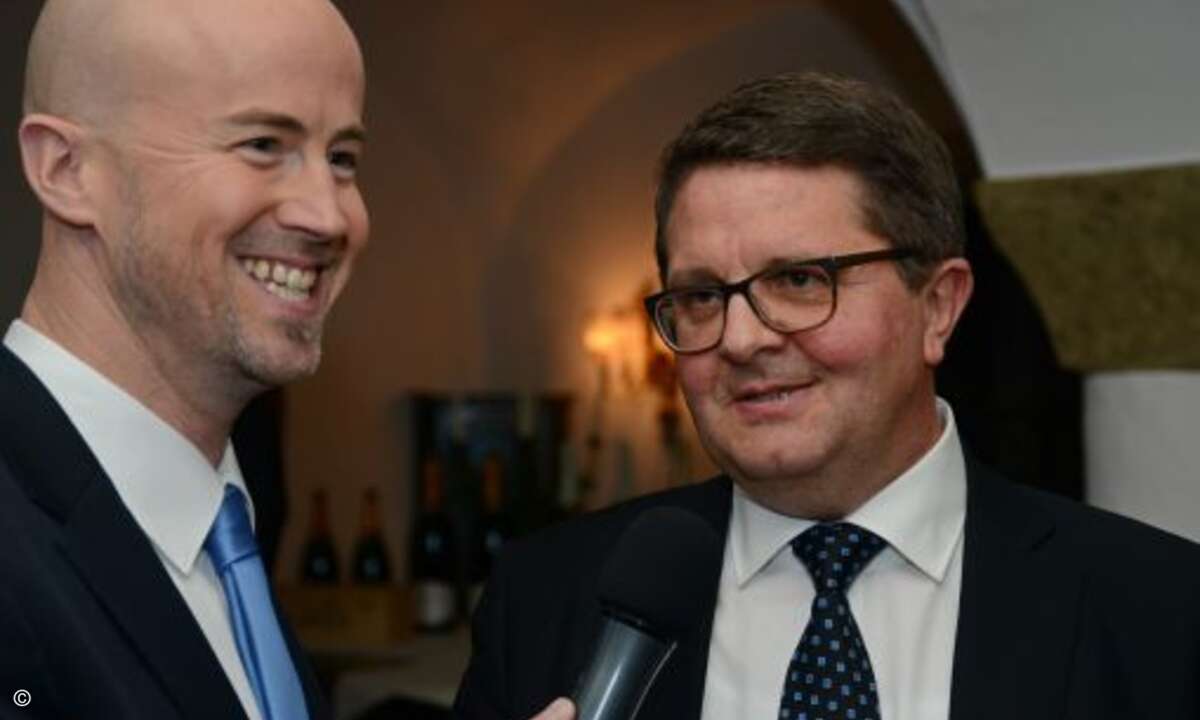 Ebenso musste George Linardatos von Transcend unserem Verlagsleiter persönlich Rede und Antwort stehen (Foto: CRN)