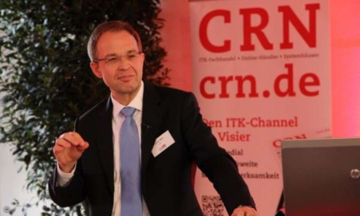 SAP-CTO Gordon Mühl ließ in seinem Vortrag auf dem ITK-Spitzentreffen der CRN zum Thema »Designed Thinking« die Top-Manager basteln (Bild: CRN)