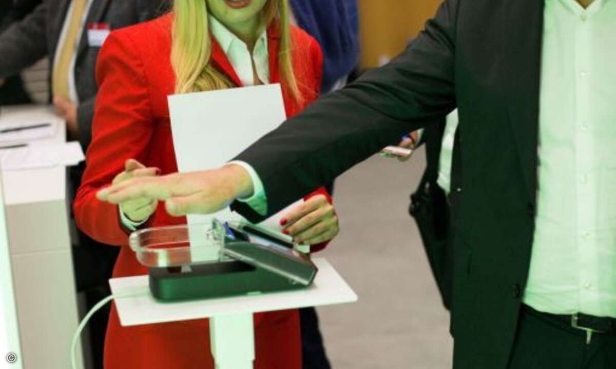 »Fujitsu PalmSecure ID Match« im Einsatz auf dem Fujitsu Forum(Foto: Fujitsu)