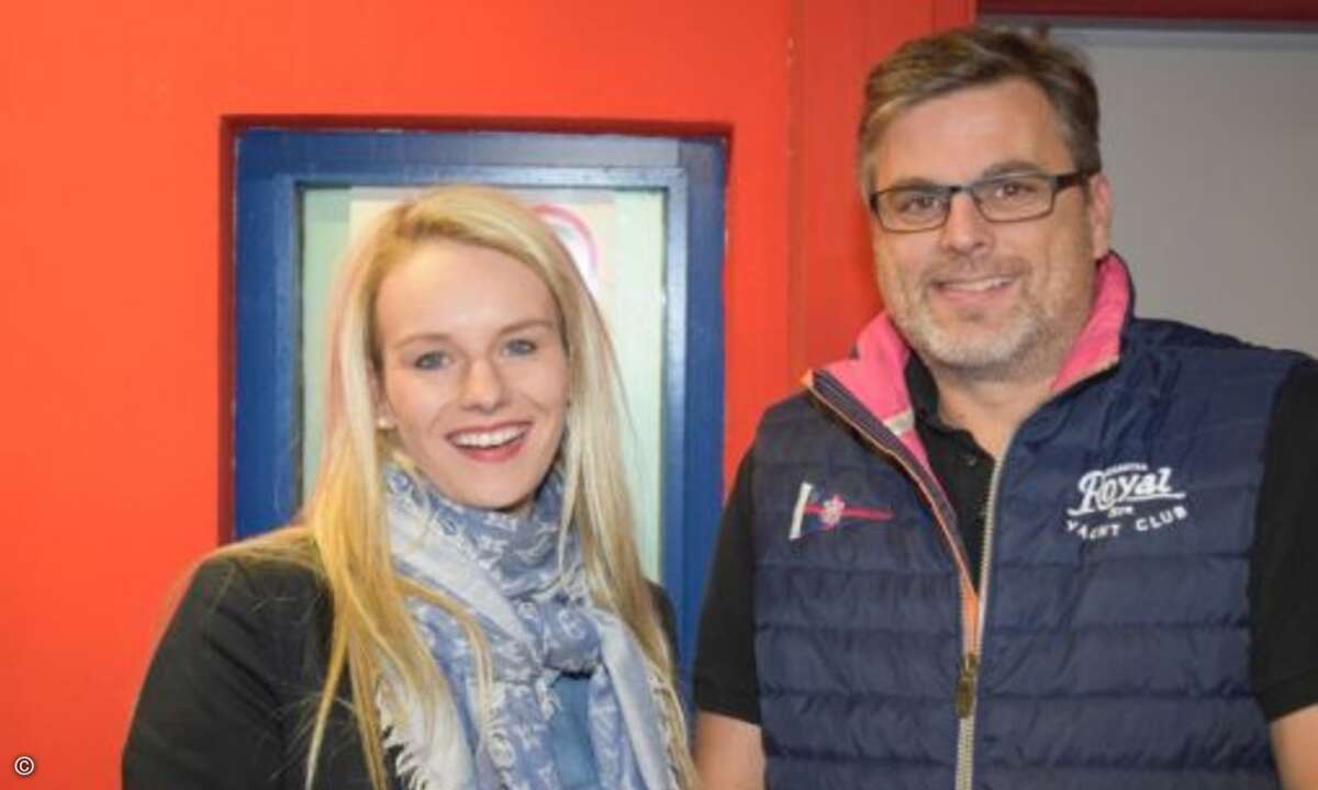 Sabrina Gottwald von der funkschau mit Tom Haak von AirTight Networks (Foto: CRN)