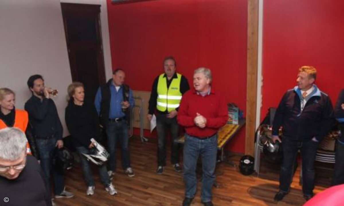 Letzte Intruktionen an die Rennfahrer (Foto: CRN)
