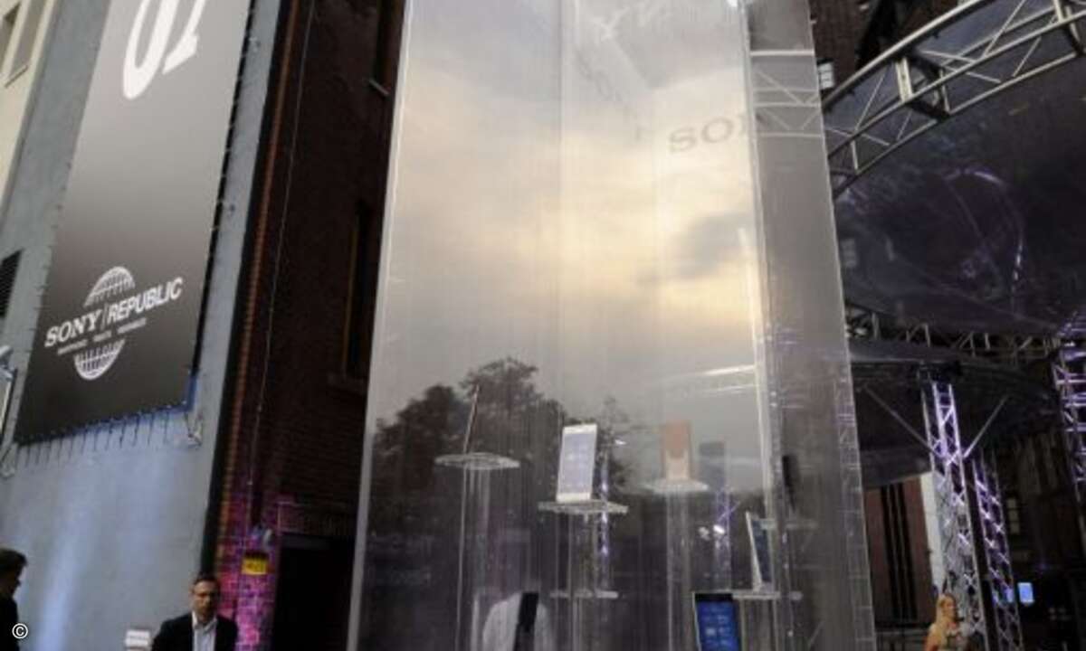 Für den IFA-Launch hatte Sony jede Menge Prominenz nach Berlin eingeladen (Bild: Sony)...