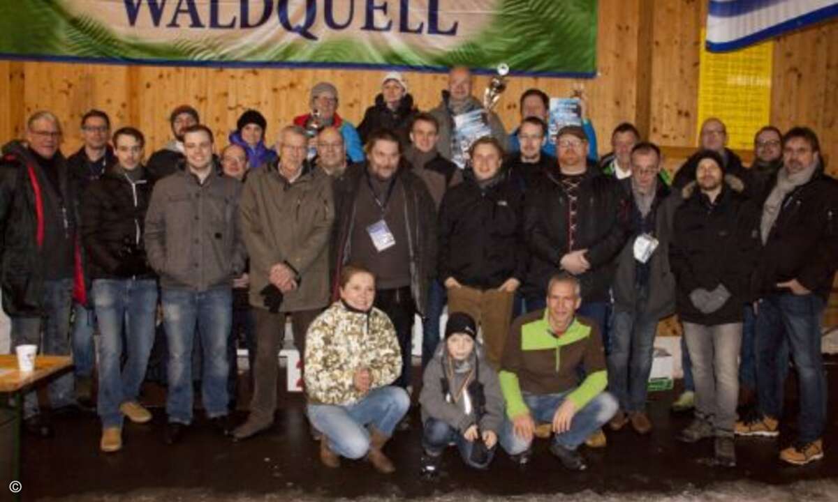 Gruppenbild in der Biathlon-Schießhalle in Oberhof (Foto: Eset)