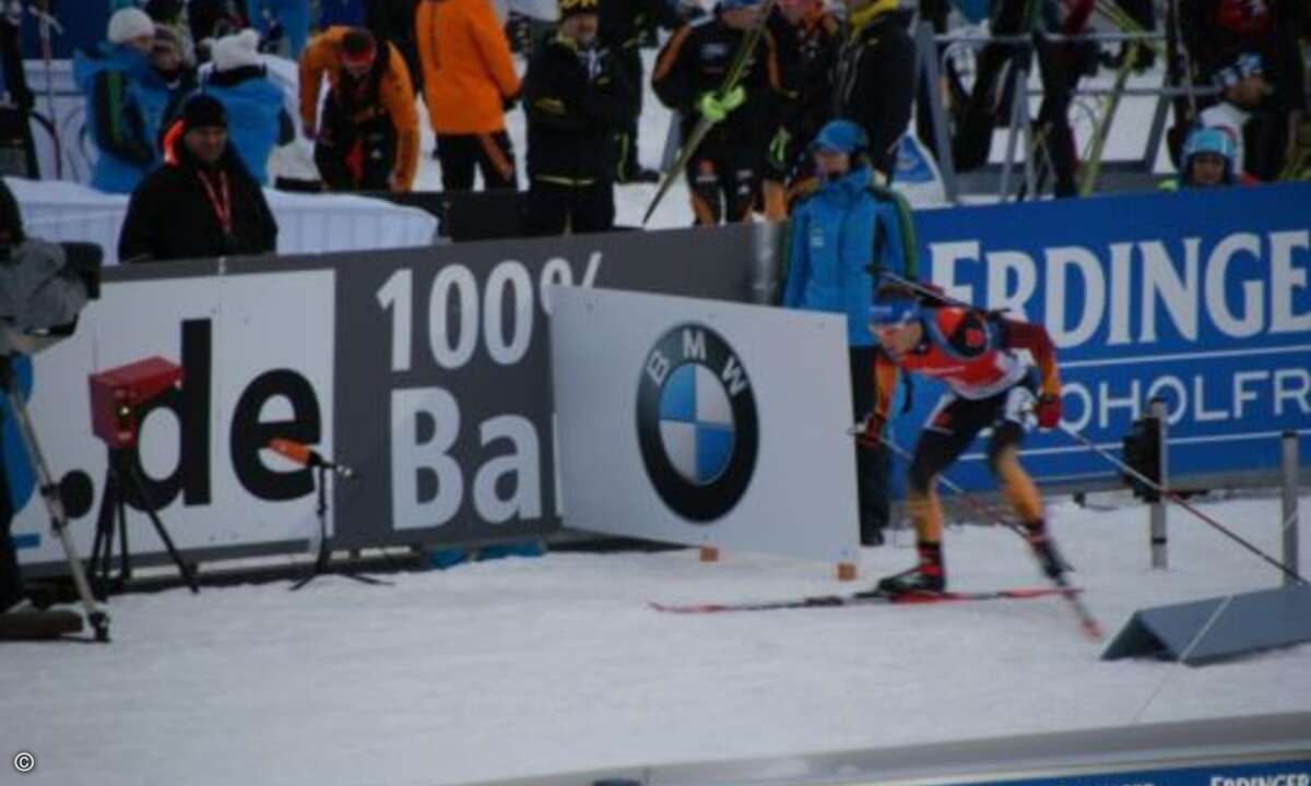 Von der Tribüne hatte man einen hervorragenden Blick auf Start und Ziel (Foto: CRN)