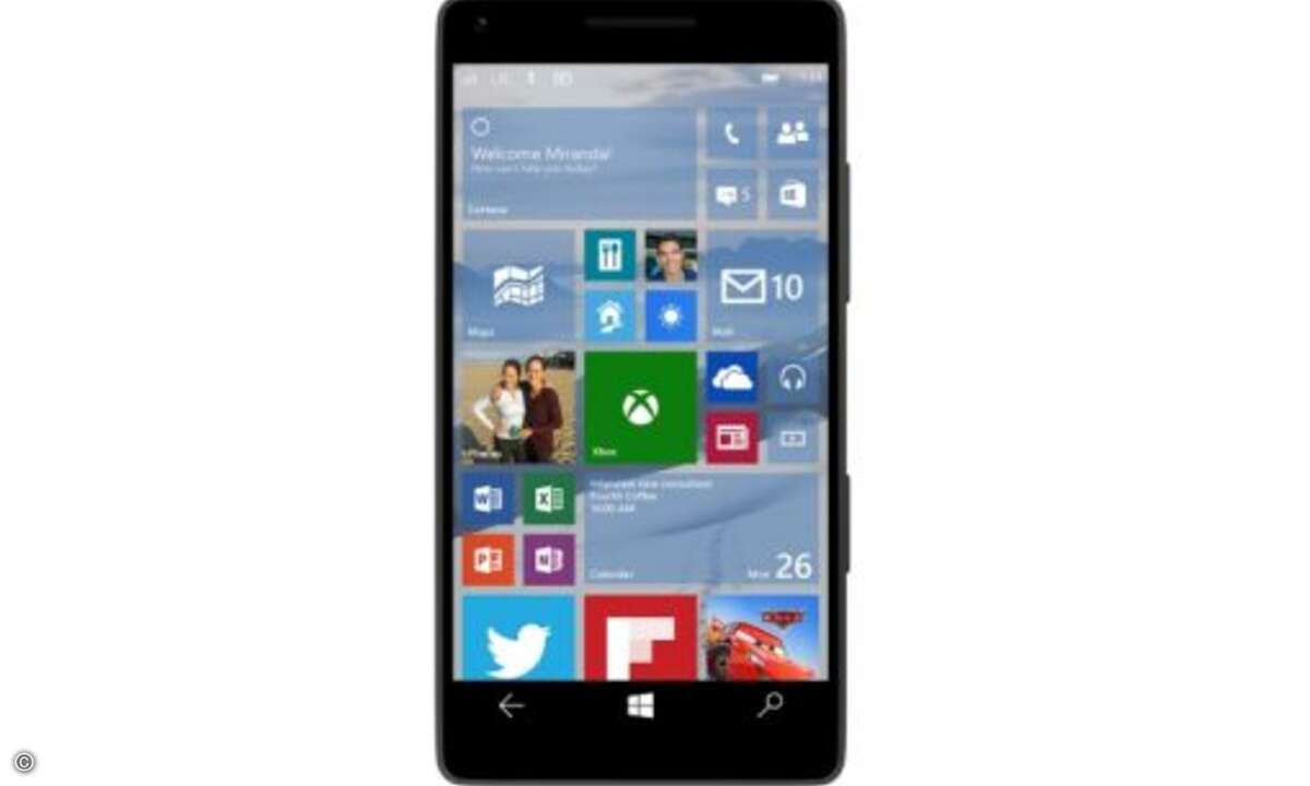 Der Startscreen zeigt das Hintergrundbild nun tatsächlich hinter den Kacheln an (Foto: Microsoft)