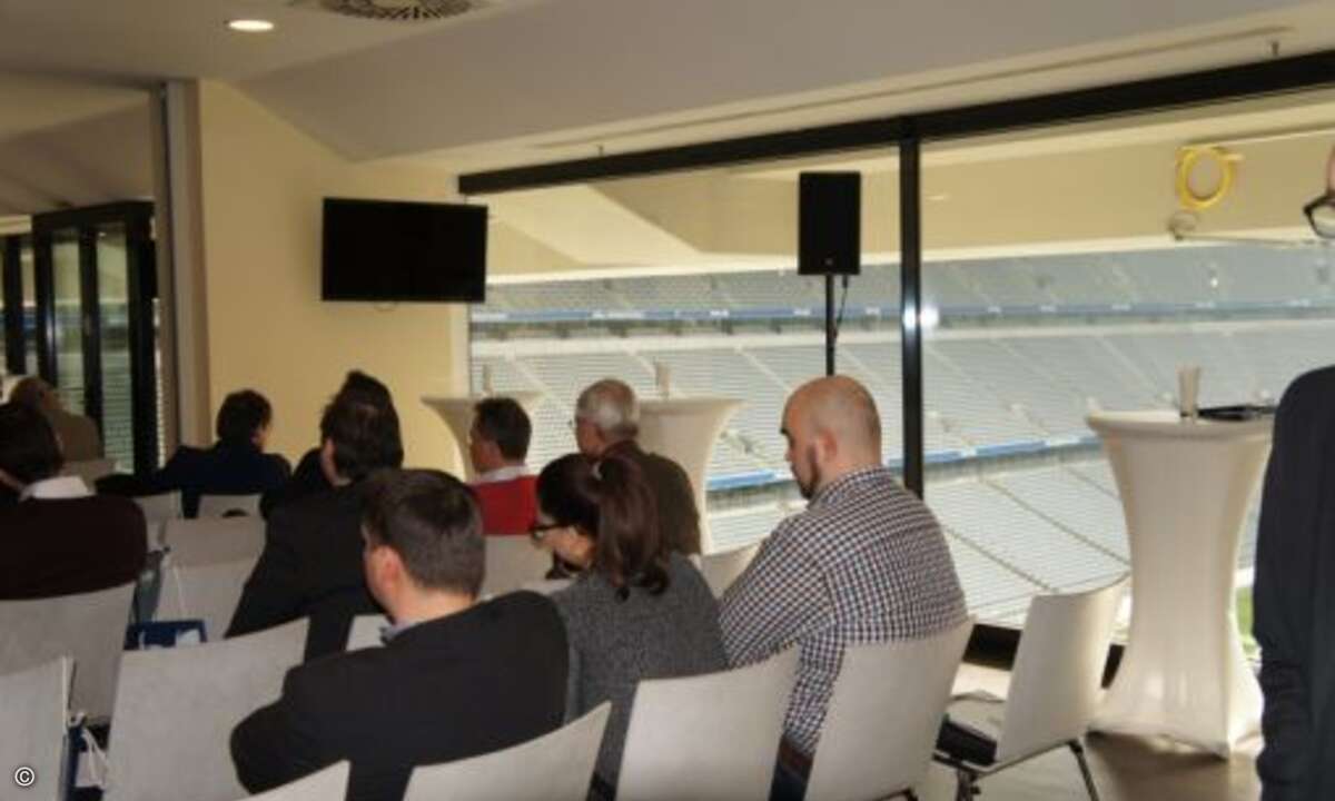 Aus dem Vortragsraum hatte man einen perfekten Blick ins Innere der Allianz Arena (Foto: CRN)