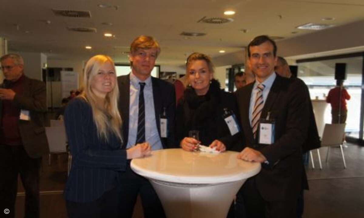 Simone Herzog, Maik Wetzel und Stefan Thiel von Eset mit Carolin Schlüter von CRN (2. v.r.) (Foto: CRN)