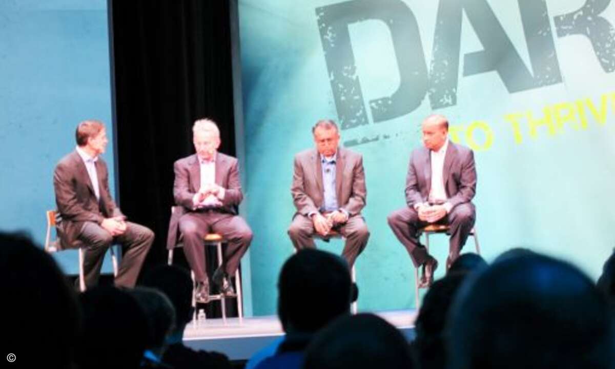 COO und President Carl Eschenbach befragte VMware-Kollegen: Bill Fathers, Executive Vice President and General Manager Cloud Services, Raghu Raghuram, Executive Vice President and General Manager Software-Defined Data Center, und Sanjay Poonen, Execu