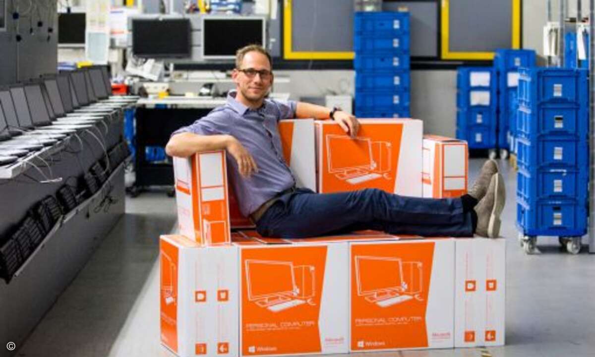 Michael Bleicher von bb-net interpretiert das Rote Sofa der CRN auf seine ganz eigene Weise. Im Club stellt sein Team unter anderem ein wideraufbereitetes HP Elitebook vor, das Business-Qualität zum Consumer-Preis verspricht. Außerdem zeigt bb-net an