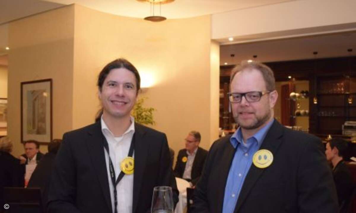 Auch Stefan Hummel und Gunnar Ehlers (beide PNY) ließen sich die Grillabend-Premiere auf dem Planet Reseller nicht entgehen