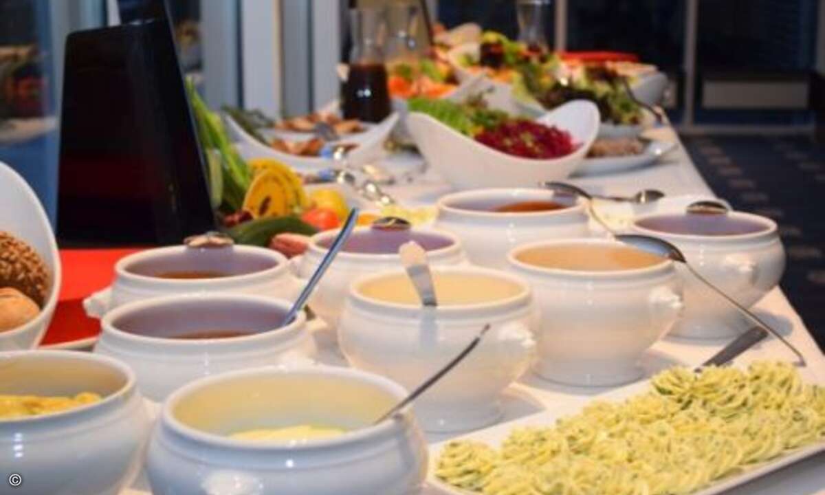 Dips und Rohkost gab es reichlich