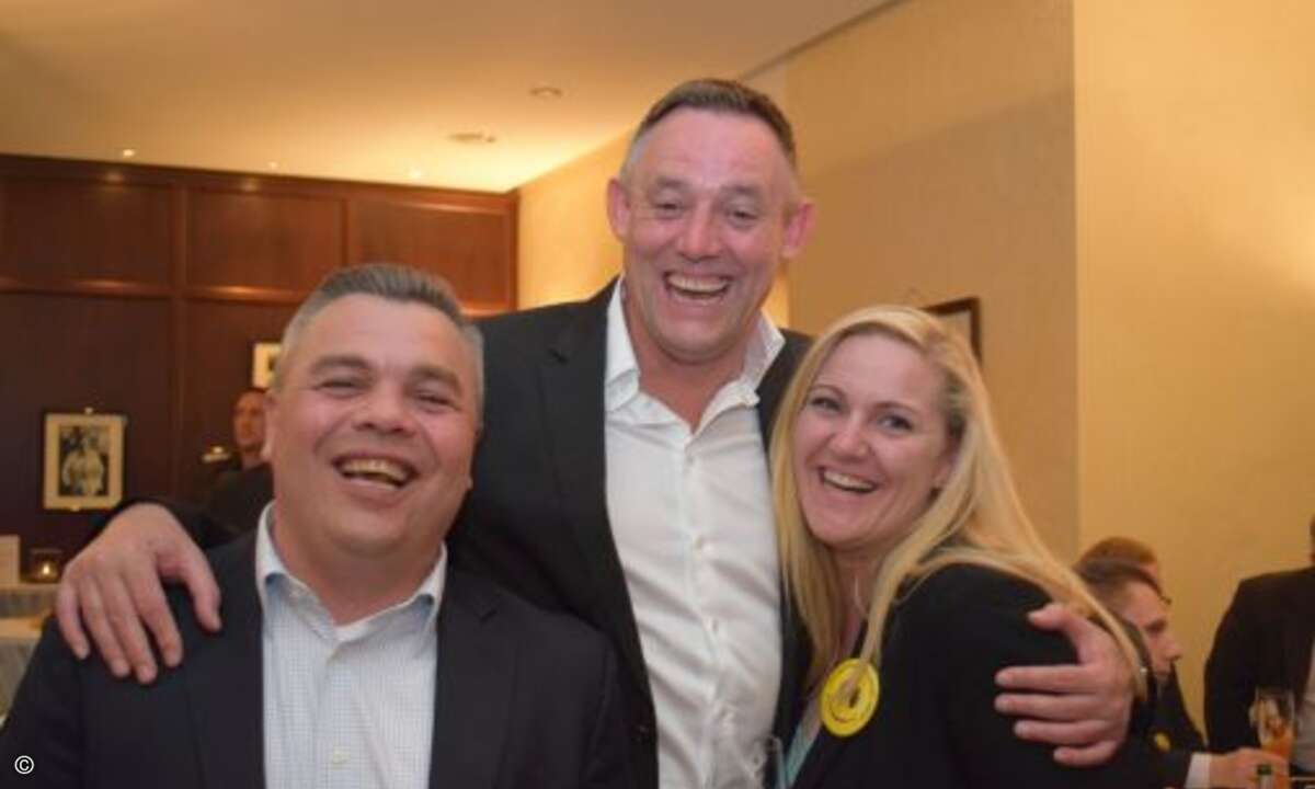 Melanie Grunewald und Jan Christiansen von SanDisk hatten mit Tarox-Vorstand Bernd Tillmann sichtlich Spaß