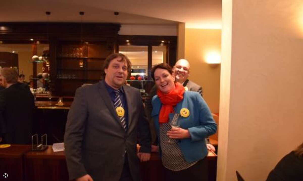 Hille Vogel von Estos zusammen mit CRN-Redakteur Lars Bube und Oliver Gorges von cop