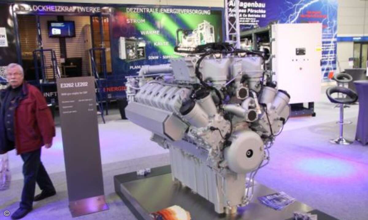 Auch das ist CeBIT: Dicke Generatoren für USV-Anlagen (Bild: CRN)