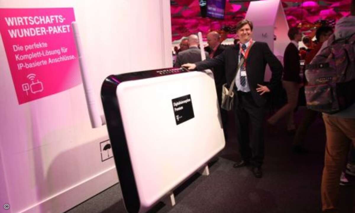 Nicht alle technischen Geräte werden immer kleiner. Fernseher nicht. Und Router offenbar auch nicht (Bild: CRN)