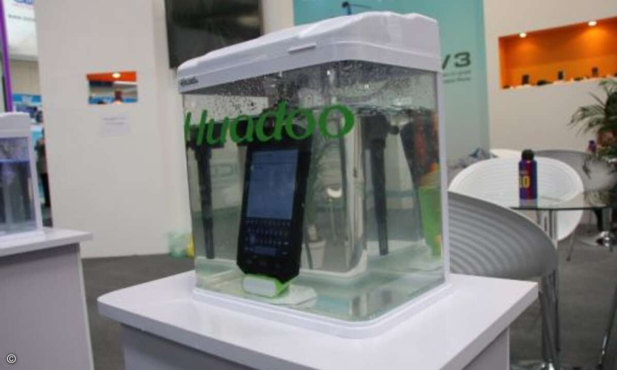 Andere Leute haben Fische im Aquarium, mit der richtigen Hülle tut es aber auch das Handy (Bild: CRN)