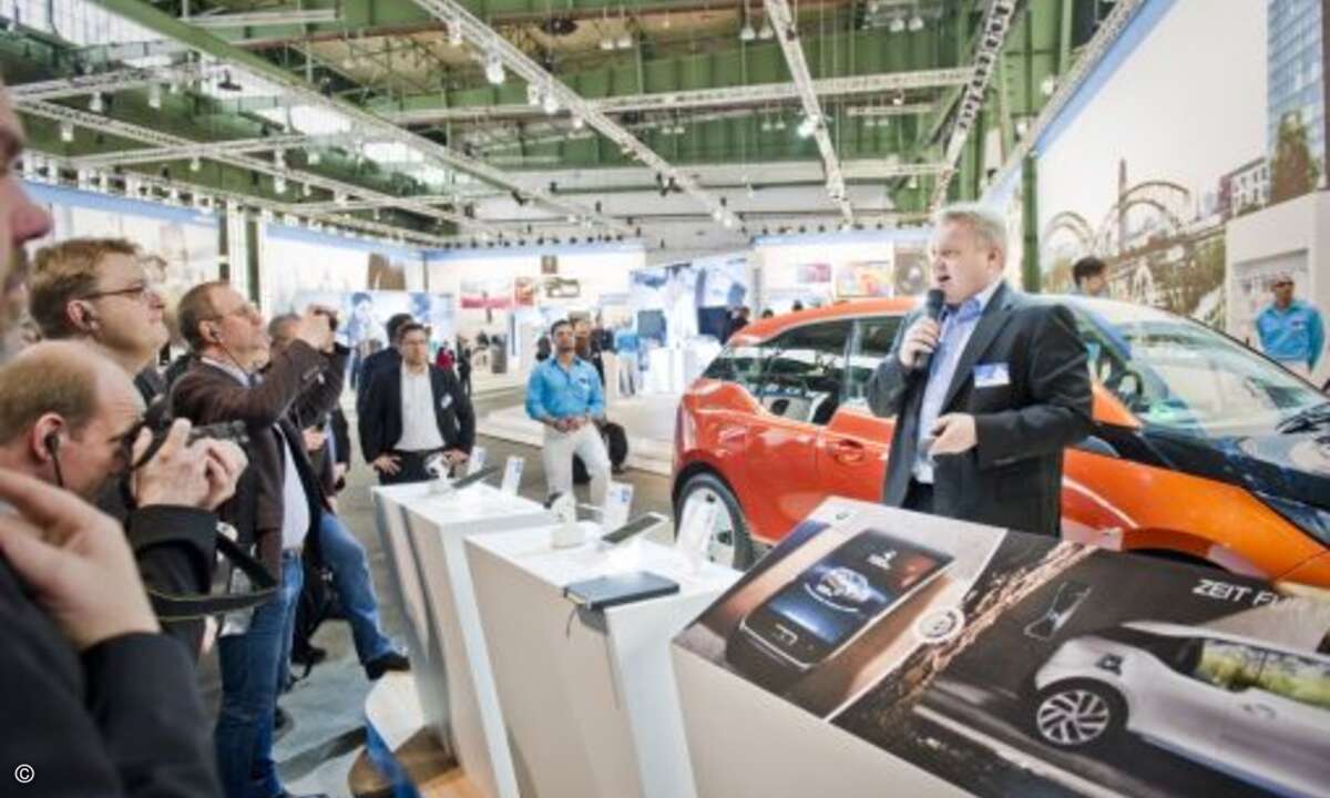 Die Kopplung von Smartphone und Auto gehört zum vernetzten Leben dazu (Foto: Samsung)
