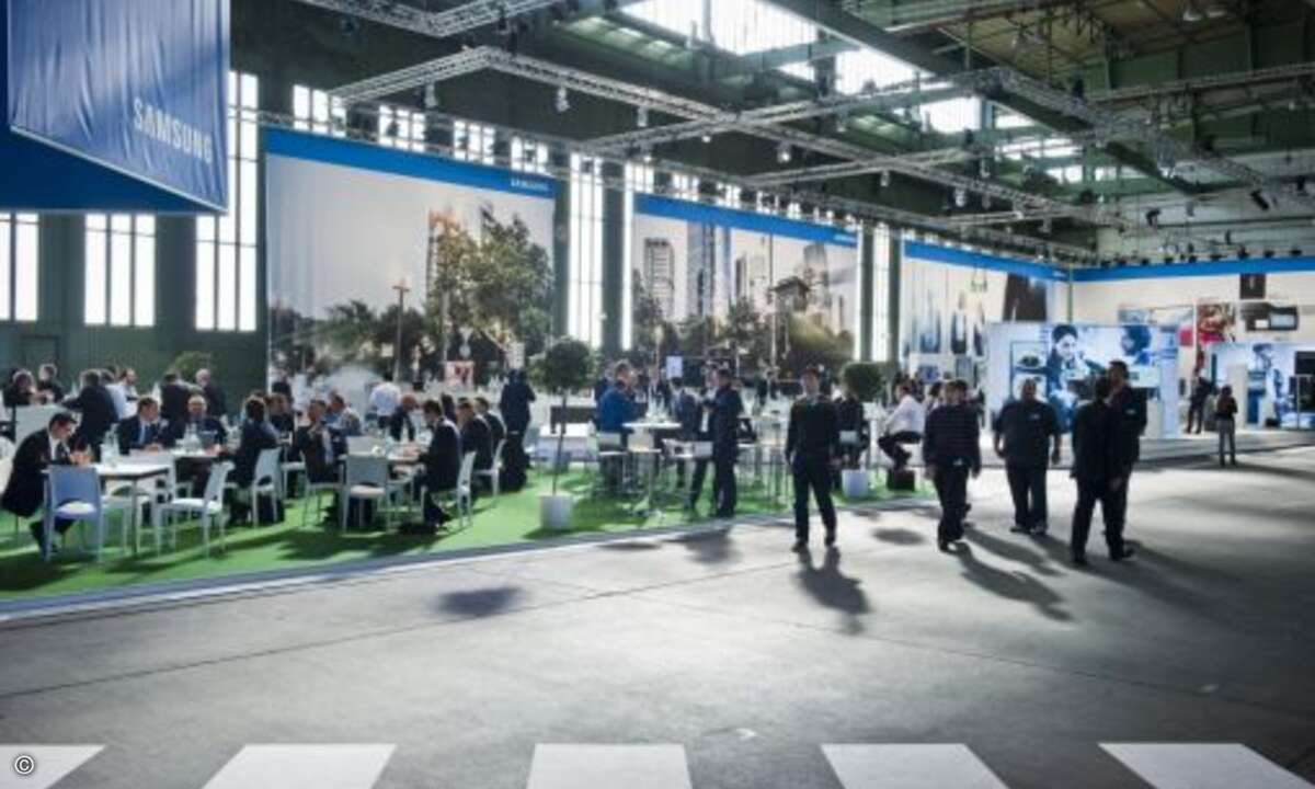 Die Ausstellungsfläche war als »Connected City« gestaltet (Foto: Samsung)