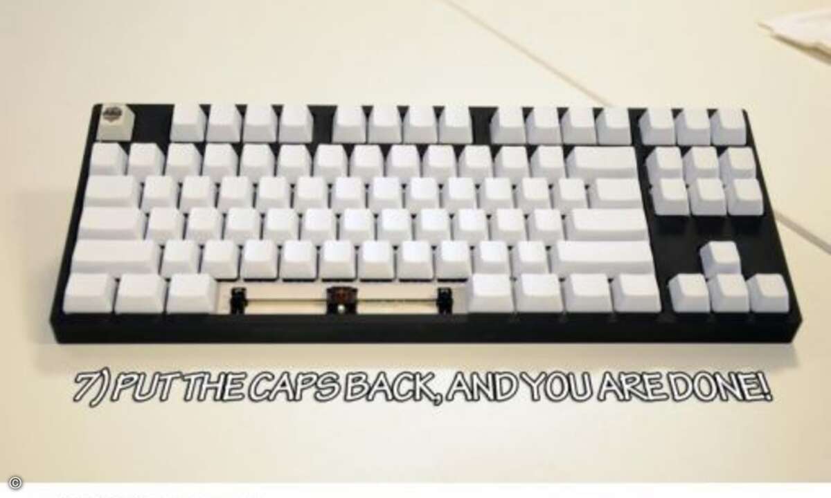 Am Ende müssen die Tasten nur noch an ihren richtigen Platz und die Tastatur ist hoffentlich wieder sauber (Foto: twitter.com/CoolerMaster)