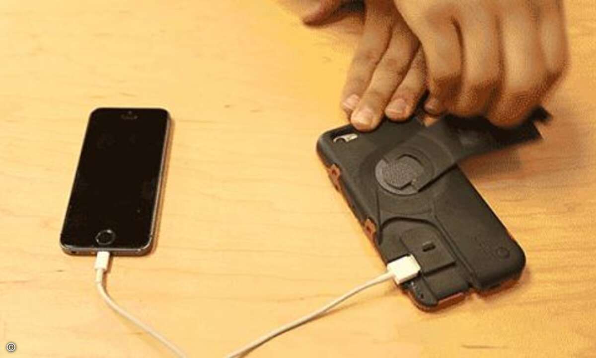 ...kurbelt einige Minuten und schon ist der Akku wieder geladen. Dreht man nun die Kurbel... (Foto: Indiegogo/Ampware)