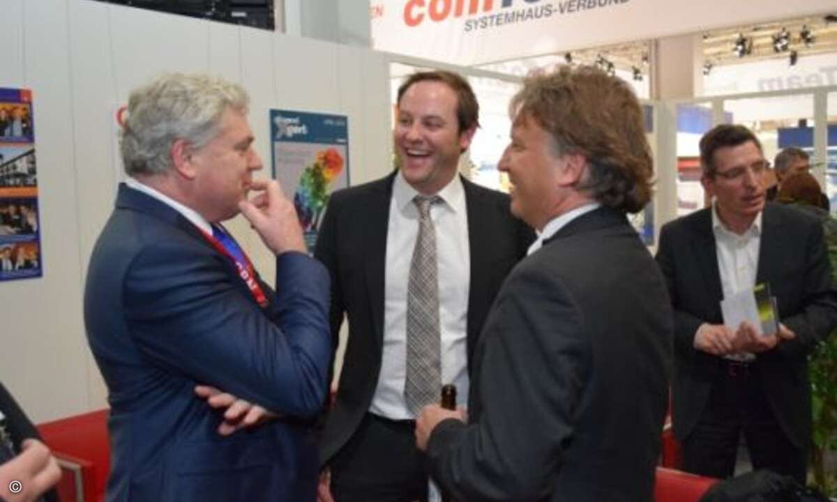 Martin Fryba (CRN) unterhält sich mit Oliver Roth und William Geens (beide Prianto) (Foto: CRN)