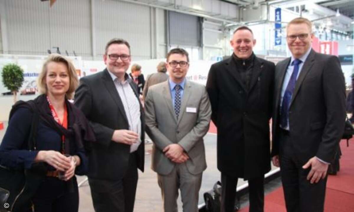 Gruppenbild mit Dame: Michaela Wurm (CRN), Uwe Schmitz (Maxdata), Florian Ranner (Intel), Bernd Tillmann (Tarox) und Christian Lamprechter (Intel) (Foto: CRN)