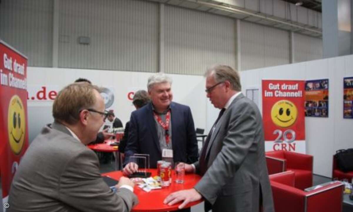 Urban Bastert und Ulrich Müller-Albring (beide AVM) mit Martin Fryba (CRN) (Foto: CRN)