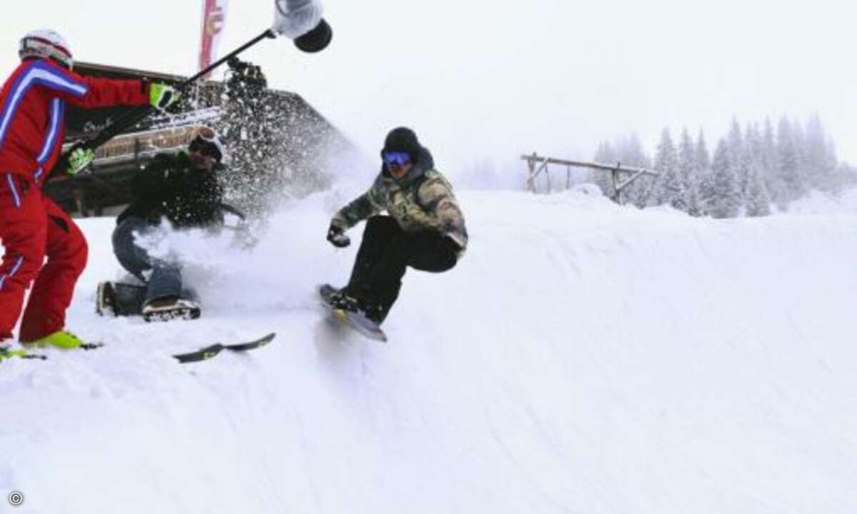 Die professionellen Snowboardfahrer lieferten trotz bewölktem Himmel eine gute Show